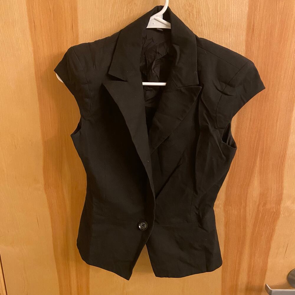 Express Design Studio Black Strong Should Cap Sleeve One Button Jacket, Sz 4